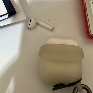 Box only ear pods lost the box working perfect